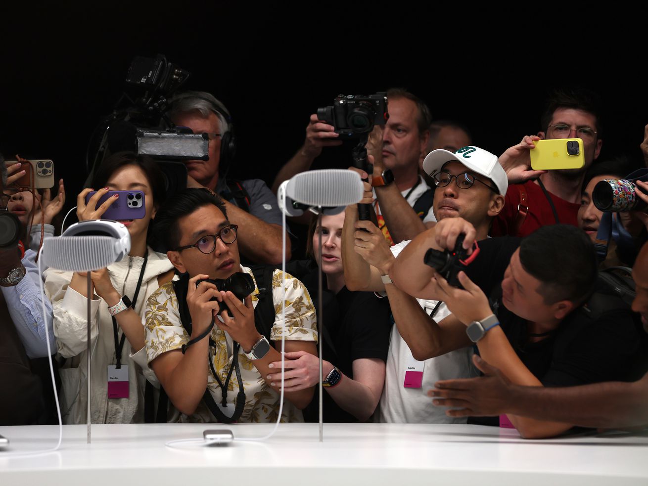 Hey, remember those Apple wonder goggles?