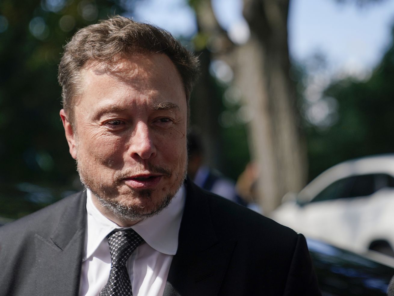 The big Elon Musk biography asks all the wrong questions